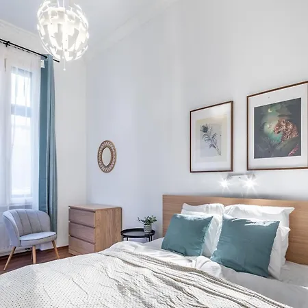 Super - Very Lively Area - In Gozsdu Apartment Budapest