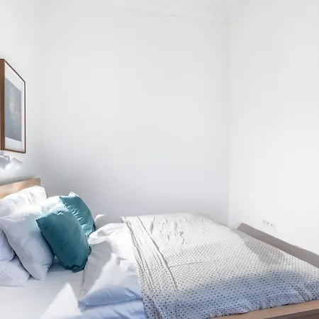 Super - Very Lively Area - In Gozsdu Apartment *