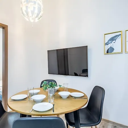 Super - Very Lively Area - In Gozsdu Apartment *