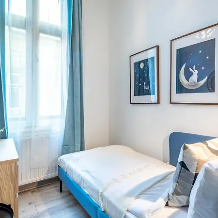 Apartment Super - Very Lively Area - In Gozsdu *