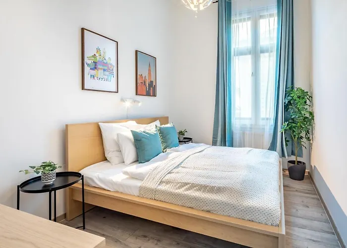 Super - Very Lively Area - In Gozsdu Apartman Budapest