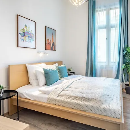 Super - Very Lively Area - In Gozsdu Apartmán Budapešť