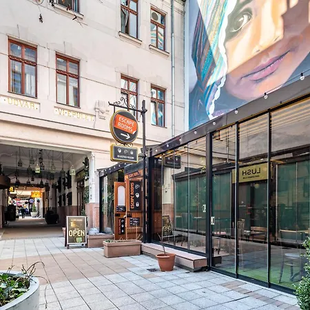 Super - Very Lively Area - In Gozsdu 公寓